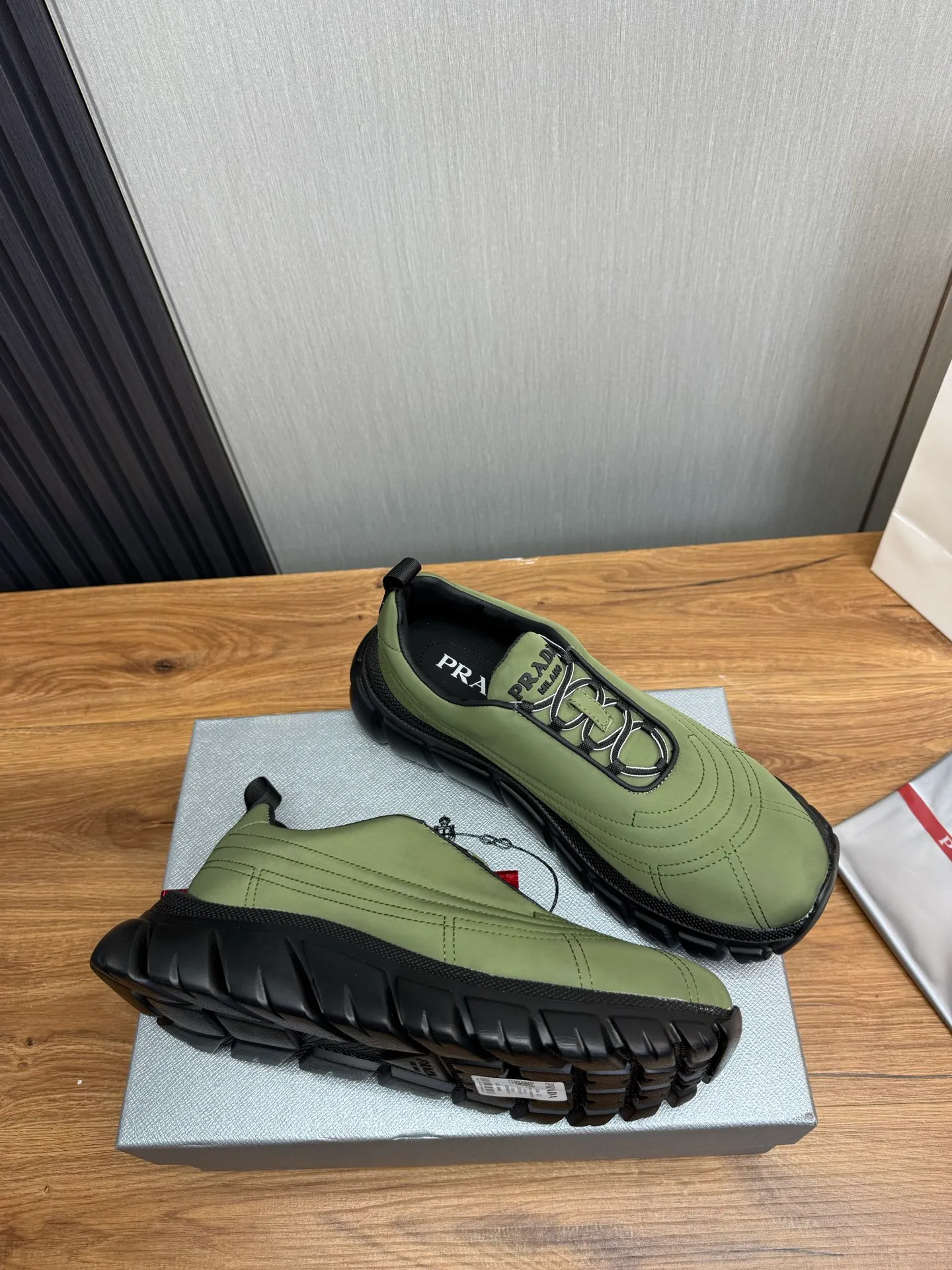 Men's shoes 💰580💰 [PRADA] Men's shoes are popular in the counter, official website synchronization, 1 high-quality shipment ✔️Imported waterproof fabric + cowhide lining, 1🆚1 replica, original sole, 38-45 (45 customized, non-refundable)